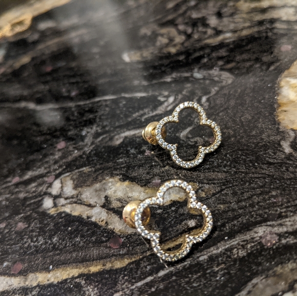 Clover cubic zirconia earrings! - Picture 2 of 7